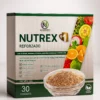 Hombre sosteniendo bebida detox amarilla; cajas y sticks de WUI DTX. Frase “Limpia y protege tu sistema digestivo”.